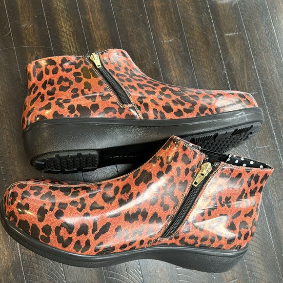 Beautiful leopard Alegria ankle boots zip up women’s 11 - Picture 5 of 6
